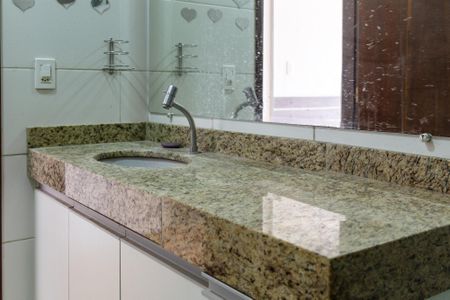 Banheiro de apartamento para alugar com 1 quarto, 60m² em Jardim Santa Edwirges, Guarulhos