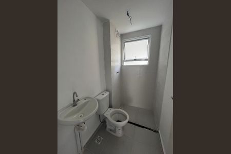 Banheiro de apartamento para alugar com 2 quartos, 48m² em Jardim Marica, Mogi das Cruzes