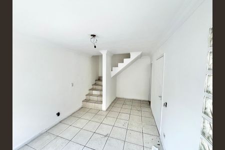 Sala de casa de condomínio à venda com 2 quartos, 100m² em Jardim Sonia, São Paulo