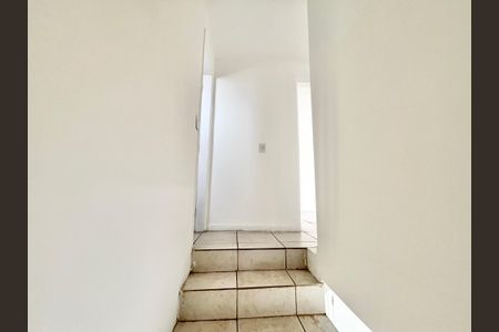 Casa de condomínio à venda com 100m², 2 quartos e 1 vagaEscada