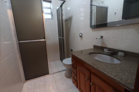 Casa para alugar com 113m², 2 quartos e 2 vagasBanheiro de cima