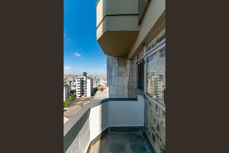 Apartamento à venda com 140m², 3 quartos e 2 vagasVaranda