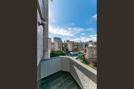 Apartamento à venda com 140m², 3 quartos e 2 vagasVaranda