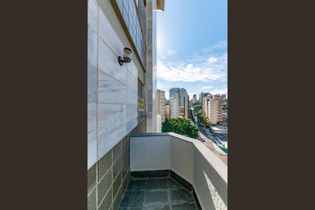 Apartamento à venda com 140m², 3 quartos e 2 vagasVaranda