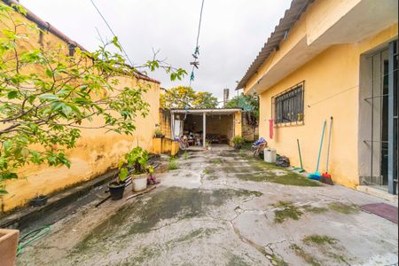 Casa à venda com 250m², 3 quartos e 2 vagas Casa à venda com 250m², 3 quartos e 2 vagasQuintal