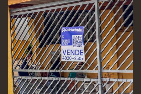 Casa à venda com 250m², 3 quartos e 2 vagas Casa à venda com 250m², 3 quartos e 2 vagasPlaca instalada na Fachada