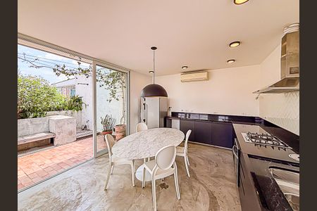 Apartamento à venda com 84m², 1 quarto e 2 vagasCozinha