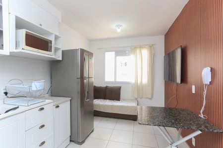 Sala / Cozinha  de apartamento para alugar com 2 quartos, 33m² em Itaquera, São Paulo