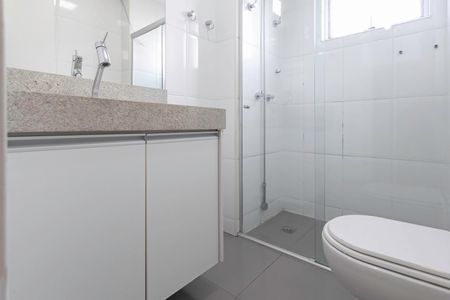 Apartamento à venda com 120m², 4 quartos e 2 vagas Apartamento à venda com 120m², 4 quartos e 2 vagasBanheiro social