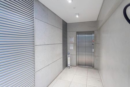 Apartamento à venda com 120m², 4 quartos e 2 vagas Apartamento à venda com 120m², 4 quartos e 2 vagasHall social