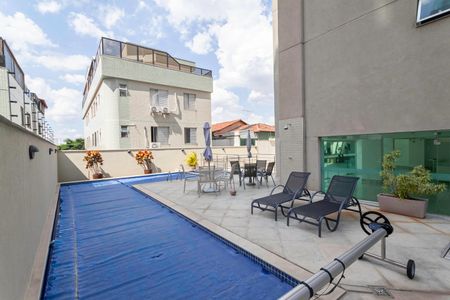 Apartamento à venda com 120m², 4 quartos e 2 vagas Apartamento à venda com 120m², 4 quartos e 2 vagasÁrea comum - Piscina