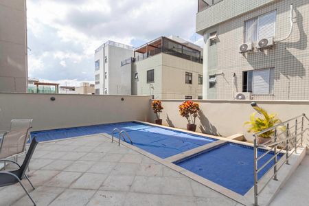 Apartamento à venda com 120m², 4 quartos e 2 vagas Apartamento à venda com 120m², 4 quartos e 2 vagasÁrea comum - Piscina