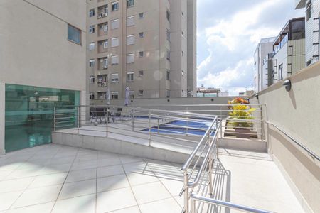 Apartamento à venda com 120m², 4 quartos e 2 vagas Apartamento à venda com 120m², 4 quartos e 2 vagasÁrea comum - Piscina