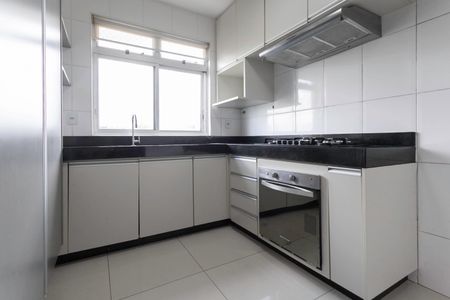 Apartamento à venda com 120m², 4 quartos e 2 vagas Apartamento à venda com 120m², 4 quartos e 2 vagasCozinha