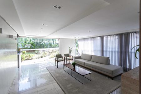 Apartamento à venda com 120m², 4 quartos e 2 vagas Apartamento à venda com 120m², 4 quartos e 2 vagasHall social