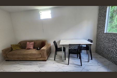 Sala  de apartamento para alugar com 1 quarto, 45m² em Brotas, Salvador