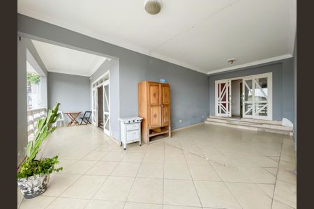 Varanda de casa à venda com 4 quartos, 351m² em Km 18, Osasco