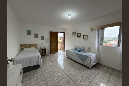 Casa à venda com 218m², 3 quartos e 3 vagasQuarto 2