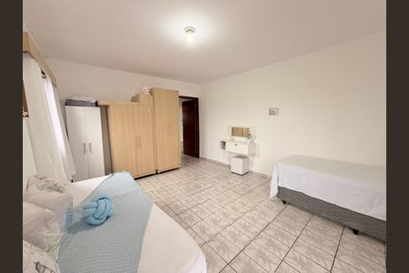 Casa à venda com 218m², 3 quartos e 3 vagasQuarto 2