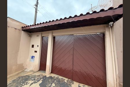 Casa à venda com 218m², 3 quartos e 3 vagasFachada