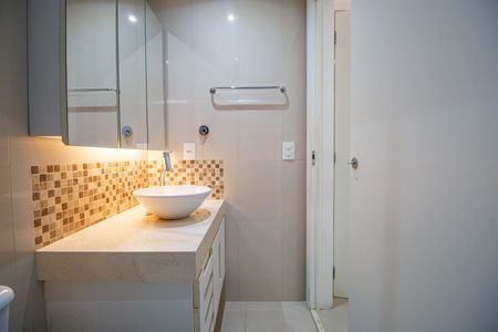 Apartamento à venda com 118m², 4 quartos e 2 vagas Apartamento à venda com 118m², 4 quartos e 2 vagasBanheiro Suite