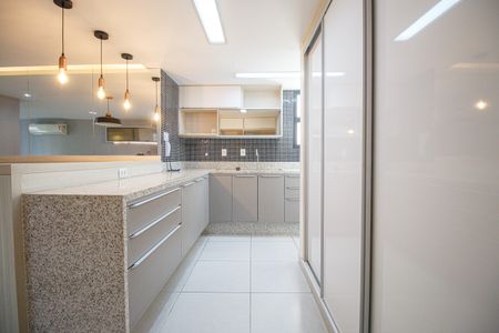 Apartamento à venda com 118m², 4 quartos e 2 vagas Apartamento à venda com 118m², 4 quartos e 2 vagasCozinha