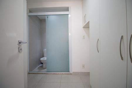 Apartamento à venda com 118m², 4 quartos e 2 vagas Apartamento à venda com 118m², 4 quartos e 2 vagasQuarto de Serviço