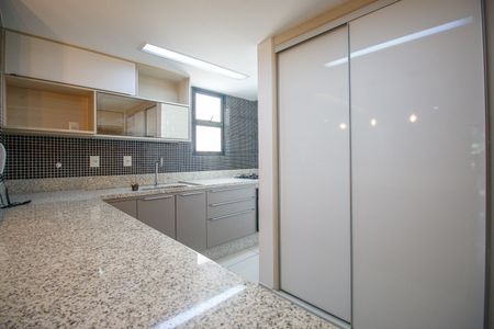 Apartamento à venda com 118m², 4 quartos e 2 vagas Apartamento à venda com 118m², 4 quartos e 2 vagasCozinha