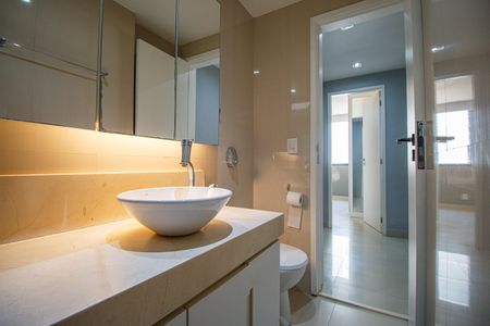 Apartamento à venda com 118m², 4 quartos e 2 vagas Apartamento à venda com 118m², 4 quartos e 2 vagasBanheiro