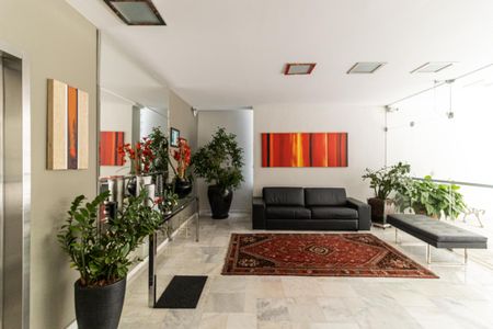 Apartamento à venda com 255m², 4 quartos e 2 vagas Apartamento à venda com 255m², 4 quartos e 2 vagasHall de Entrada