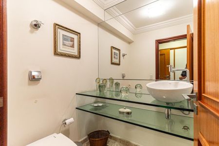 Apartamento à venda com 255m², 4 quartos e 2 vagas Apartamento à venda com 255m², 4 quartos e 2 vagasLavabo