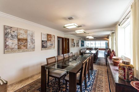 Apartamento à venda com 255m², 4 quartos e 2 vagas Apartamento à venda com 255m², 4 quartos e 2 vagasSala de Jantar
