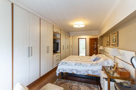 Apartamento à venda com 255m², 4 quartos e 2 vagas Apartamento à venda com 255m², 4 quartos e 2 vagasQuarto da Suíte 1