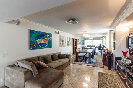 Apartamento à venda com 255m², 4 quartos e 2 vagas Apartamento à venda com 255m², 4 quartos e 2 vagasSala de Jantar