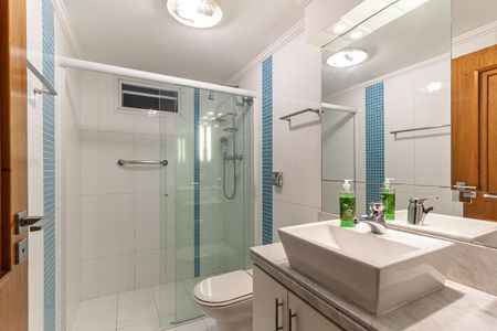 Apartamento à venda com 255m², 4 quartos e 2 vagas Apartamento à venda com 255m², 4 quartos e 2 vagasBanheiro 1