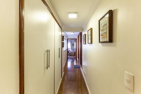 Apartamento à venda com 255m², 4 quartos e 2 vagas Apartamento à venda com 255m², 4 quartos e 2 vagasCorredor