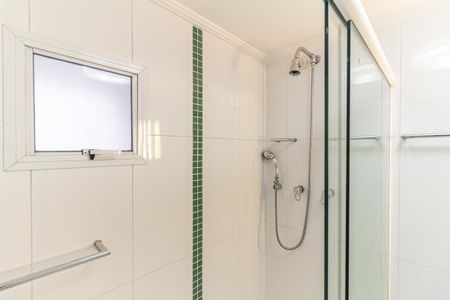 Apartamento à venda com 255m², 4 quartos e 2 vagas Apartamento à venda com 255m², 4 quartos e 2 vagasBanheiro da Suíte 2