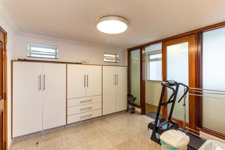 Apartamento à venda com 255m², 4 quartos e 2 vagas Apartamento à venda com 255m², 4 quartos e 2 vagasÁrea de Serviço