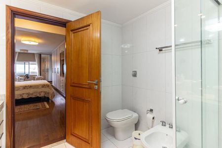 Apartamento à venda com 255m², 4 quartos e 2 vagas Apartamento à venda com 255m², 4 quartos e 2 vagasBanheiro da Suíte 1