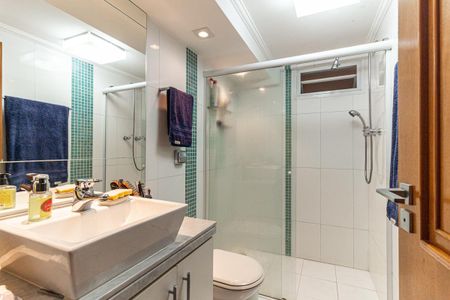 Apartamento à venda com 255m², 4 quartos e 2 vagas Apartamento à venda com 255m², 4 quartos e 2 vagasBanheiro 2