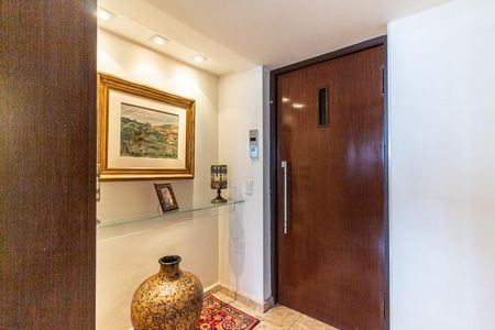 Apartamento à venda com 255m², 4 quartos e 2 vagas Apartamento à venda com 255m², 4 quartos e 2 vagasEntrada da Sala