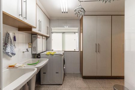 Apartamento à venda com 255m², 4 quartos e 2 vagas Apartamento à venda com 255m², 4 quartos e 2 vagasÁrea de Serviço