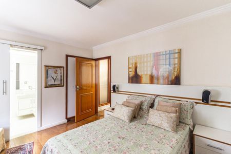 Apartamento à venda com 255m², 4 quartos e 2 vagas Apartamento à venda com 255m², 4 quartos e 2 vagasQuarto da Suíte 2