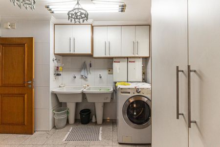 Apartamento à venda com 255m², 4 quartos e 2 vagas Apartamento à venda com 255m², 4 quartos e 2 vagasÁrea de Serviço