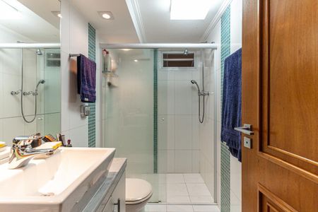 Apartamento à venda com 255m², 4 quartos e 2 vagas Apartamento à venda com 255m², 4 quartos e 2 vagasBanheiro 2