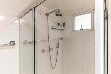 Apartamento à venda com 255m², 4 quartos e 2 vagas Apartamento à venda com 255m², 4 quartos e 2 vagasBanheiro da Suíte 1