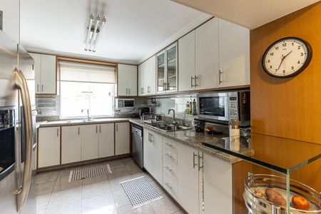Apartamento à venda com 255m², 4 quartos e 2 vagas Apartamento à venda com 255m², 4 quartos e 2 vagasCozinha