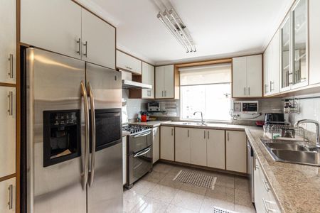 Apartamento à venda com 255m², 4 quartos e 2 vagas Apartamento à venda com 255m², 4 quartos e 2 vagasCozinha