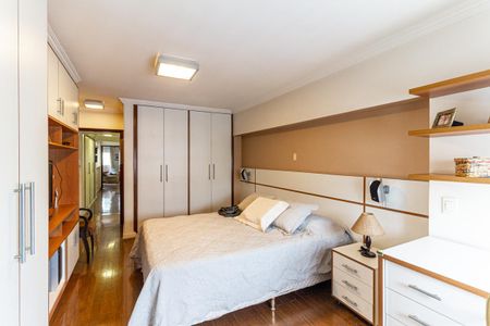 Apartamento à venda com 255m², 4 quartos e 2 vagas Apartamento à venda com 255m², 4 quartos e 2 vagasQuarto 4