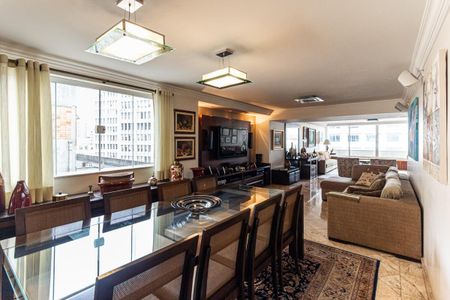 Apartamento à venda com 255m², 4 quartos e 2 vagas Apartamento à venda com 255m², 4 quartos e 2 vagasSala de Jantar